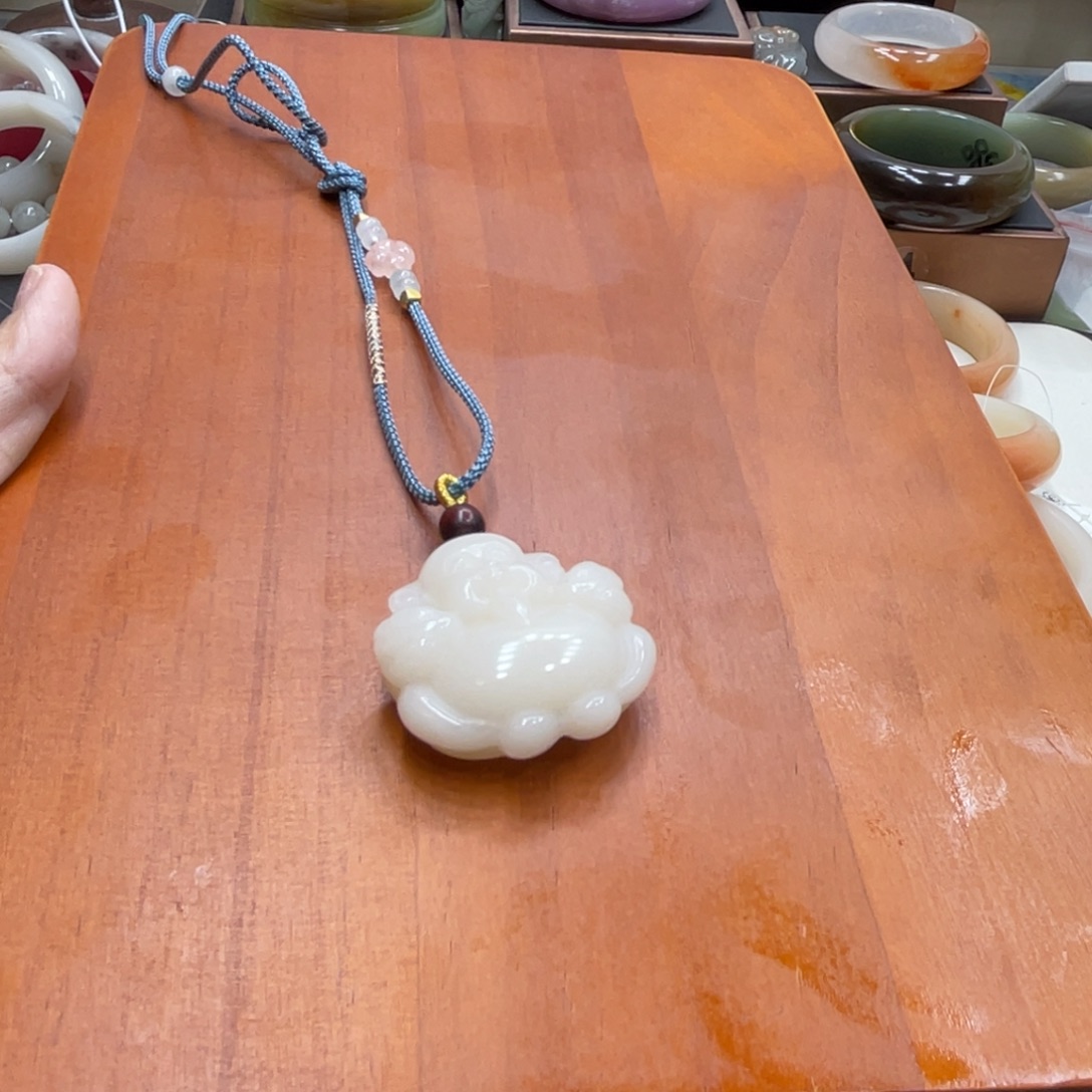 石英岩玉未镶嵌珠宝奇石