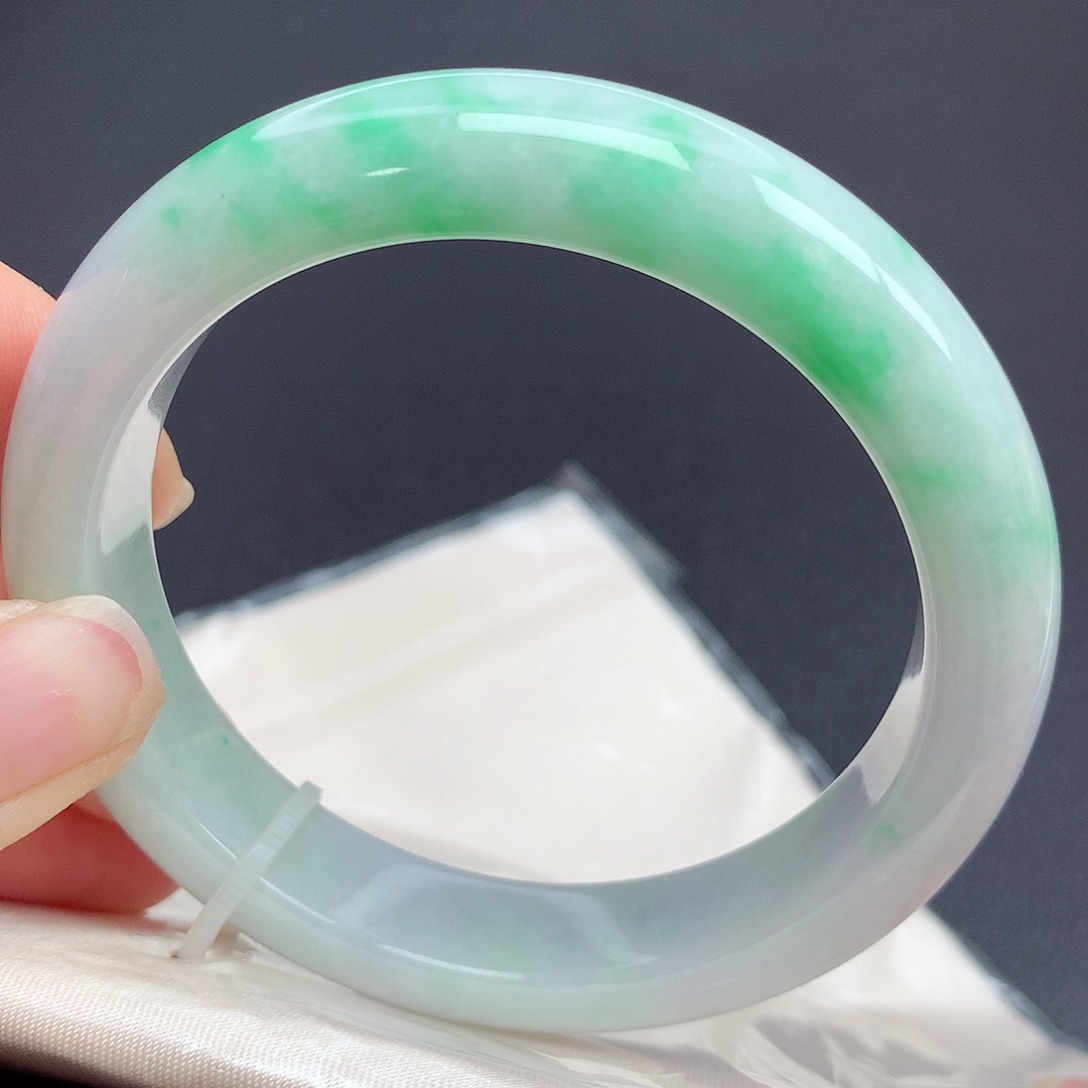 翡翠手镯未镶嵌57圈口