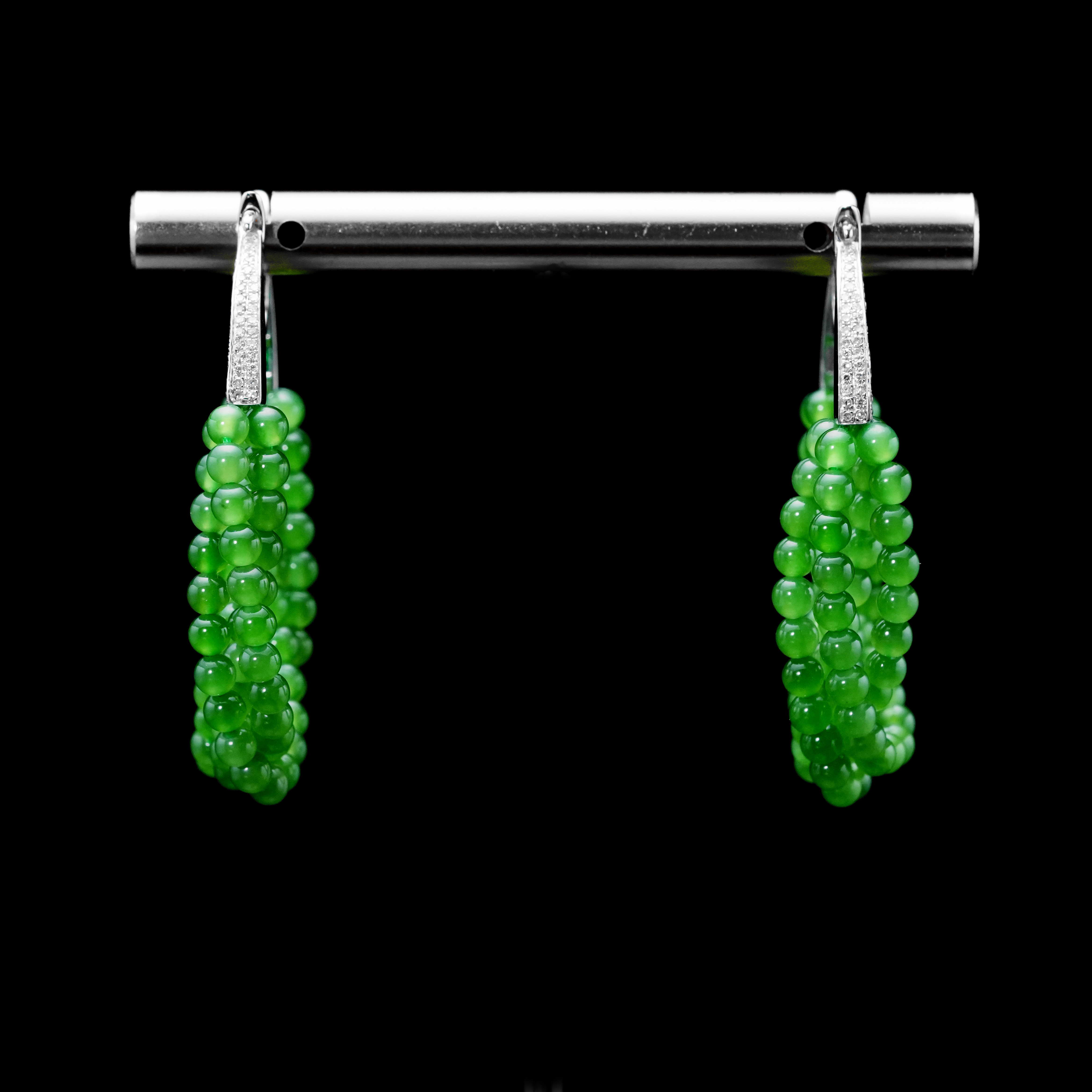 周陶陶·翠音 和田玉苹果绿小圆珠耳坠 三股垂坠设计 灵动奢侈珠宝