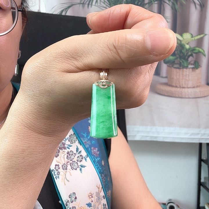 翡翠颈饰18K金镶嵌平安无事柱