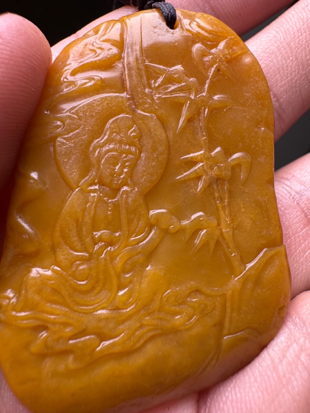 寿山中板田黄石观音挂件 （24.5g）