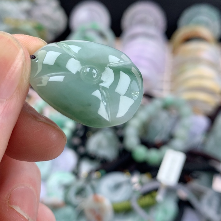 翡翠颈饰未镶嵌吊坠