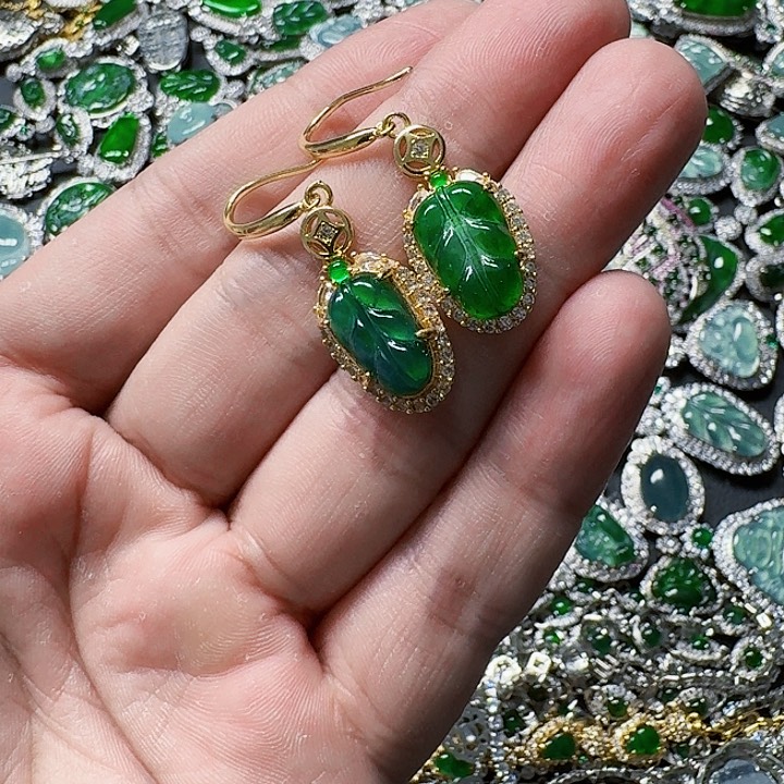 翡翠颈饰未镶嵌天然A货翡翠放漏