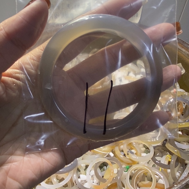 9***5玛瑙/玉髓未镶嵌手镯11号