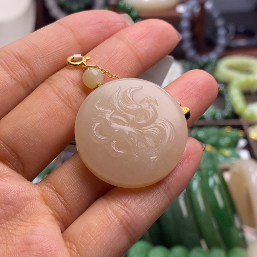 和田玉清货价红粉凤九吊坠未镶嵌