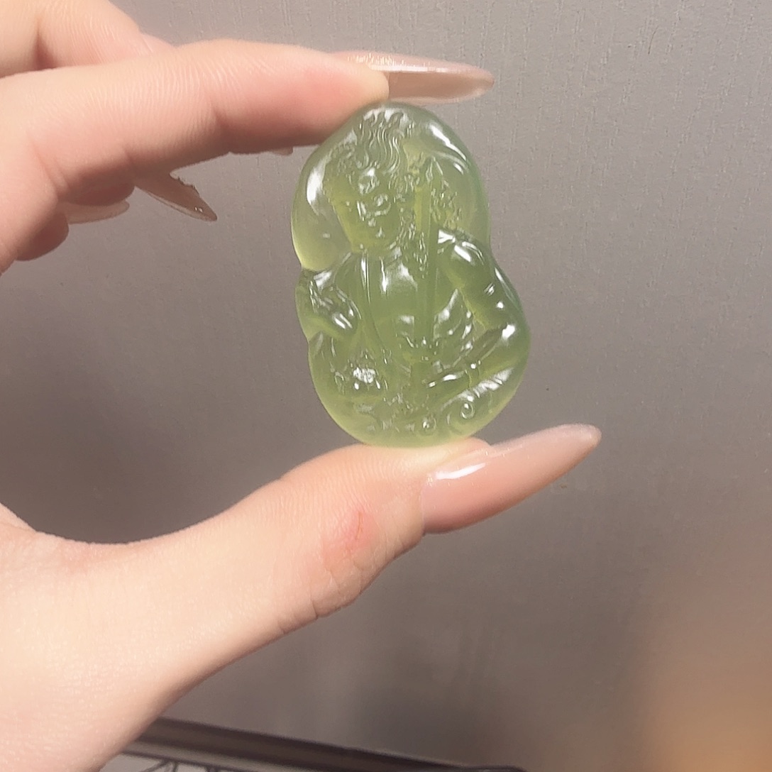 蛇纹石玉颈饰未镶嵌不动明王
