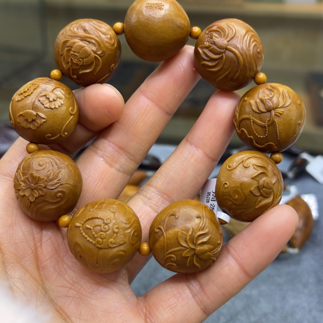 吊坠橄榄核美女手串