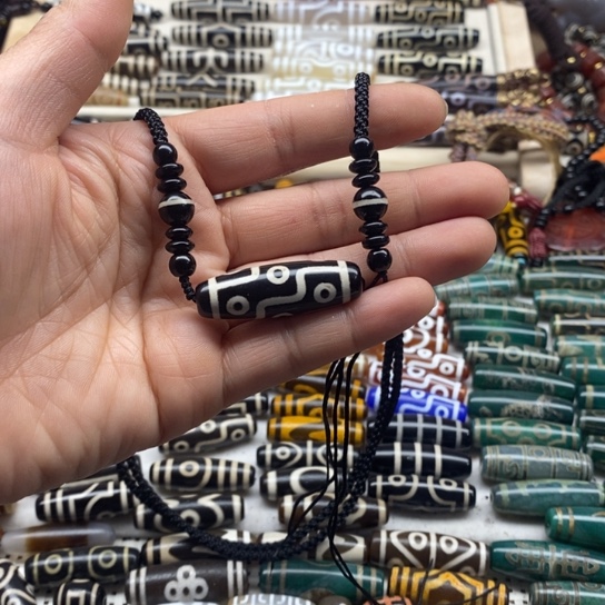 ，***玛瑙/玉髓未镶嵌颈饰