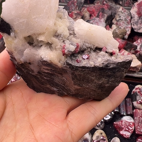 余***默天然辰砂天然原矿朱砂