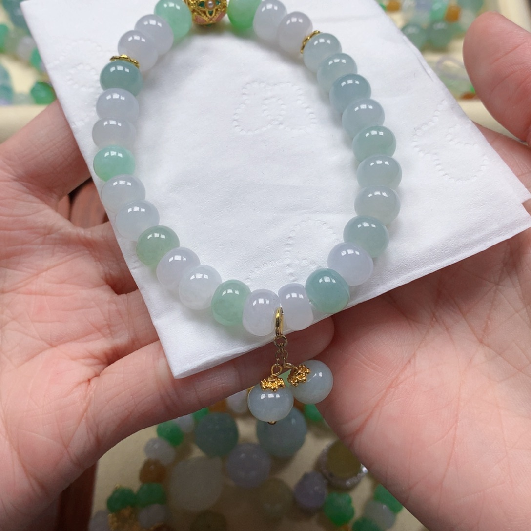 翡翠未镶嵌颈饰是