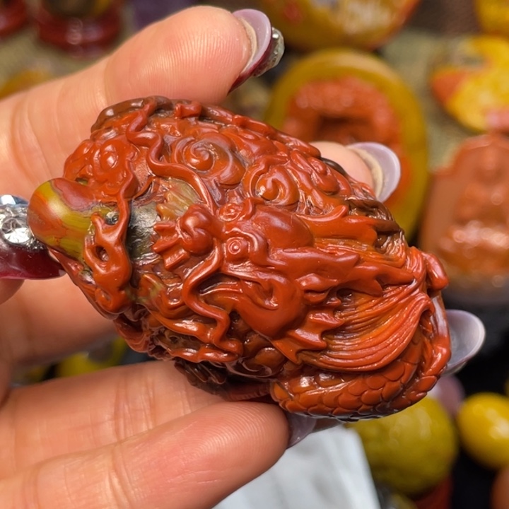 玛瑙/玉髓未镶嵌珠宝奇石鸽血红龙戏珠3600米