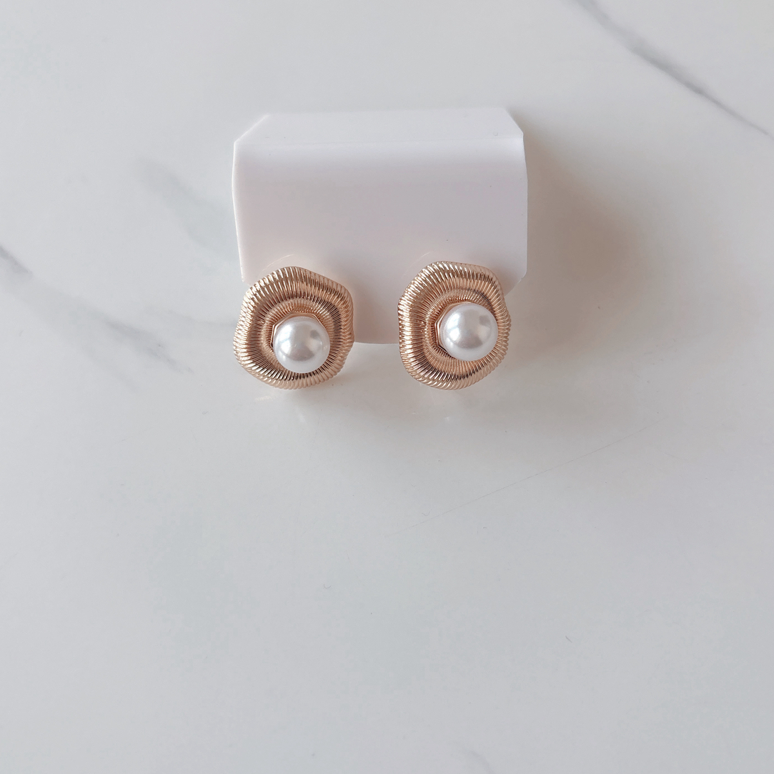 铜合金仿珍珠耳饰 0177四边新款珍珠时尚耳环气质轻奢金色