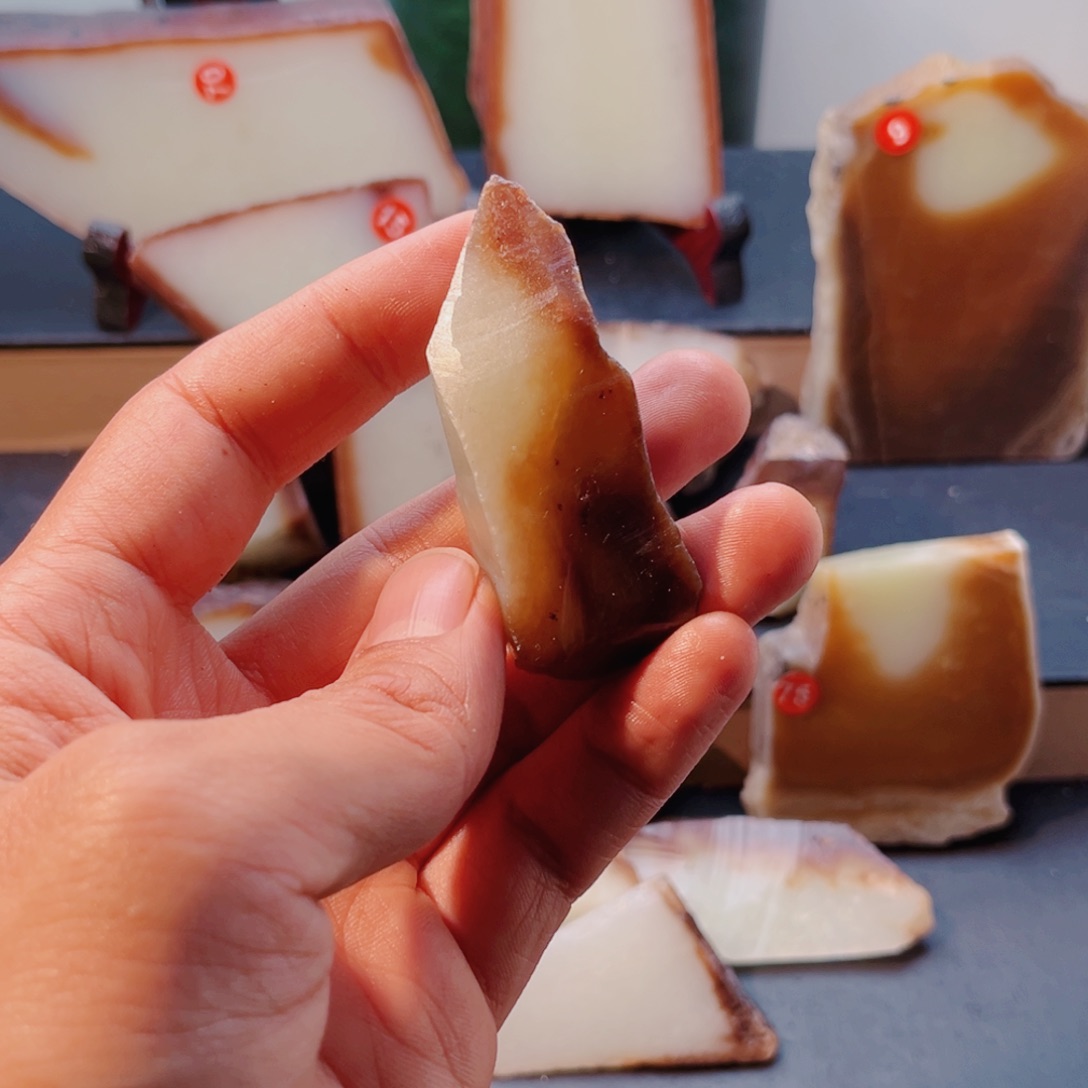 和田玉（糖玉）未镶嵌颈饰