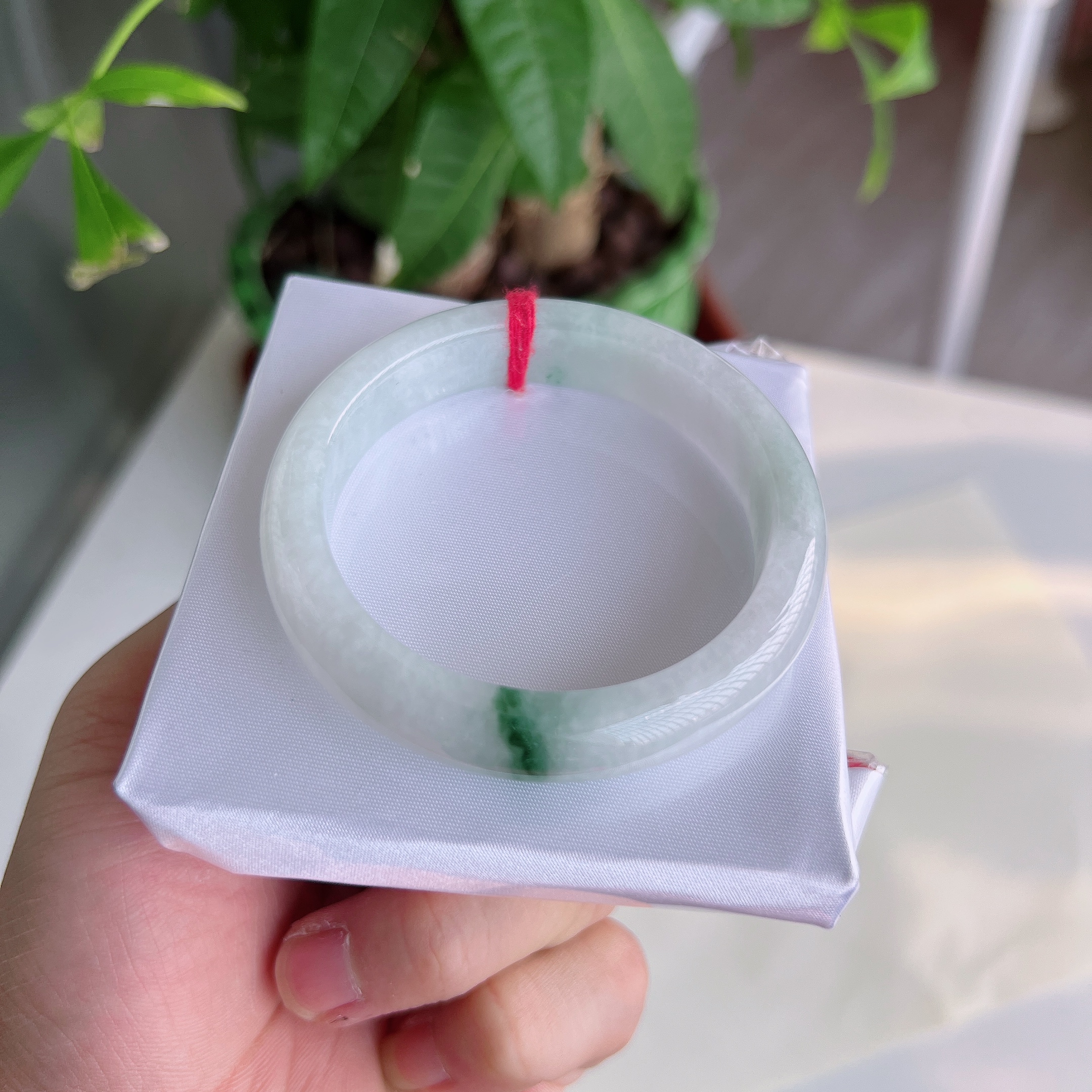 【手机实拍0色差】缅甸翡翠A货老坑冰种圈飘花飘绿51正圈小圈口手镯