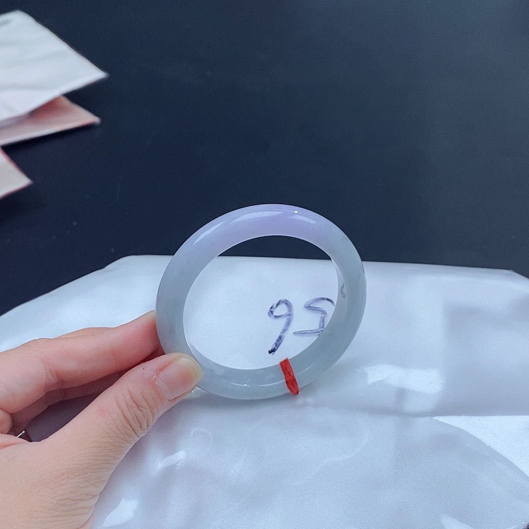 翡翠手镯未镶嵌翡翠