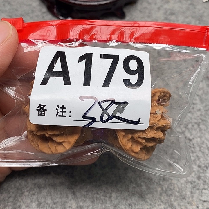M***！吊坠文玩核桃三棱