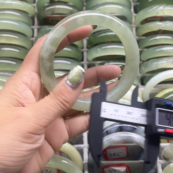 蛇纹石玉未镶嵌手镯375