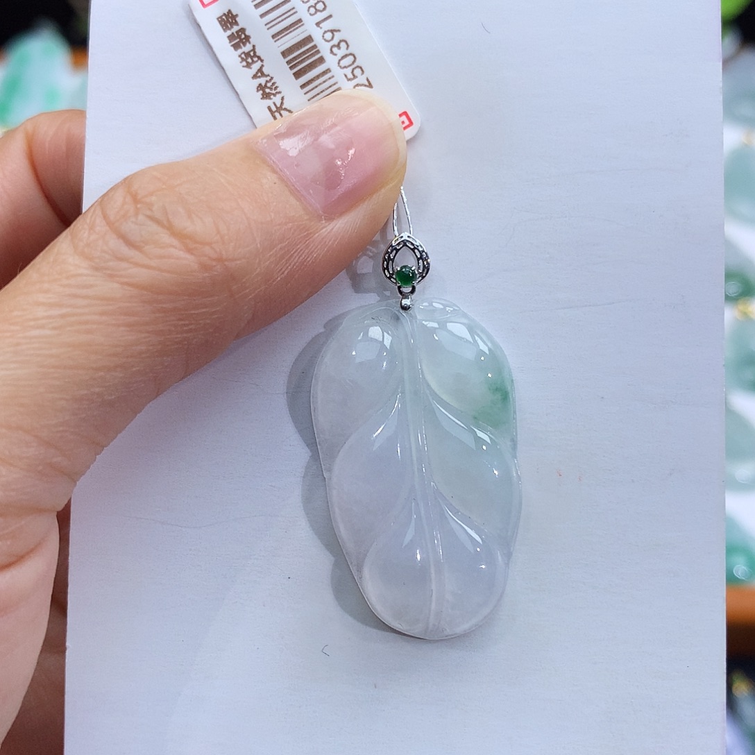 翡翠18K金镶嵌颈饰翡翠吊坠