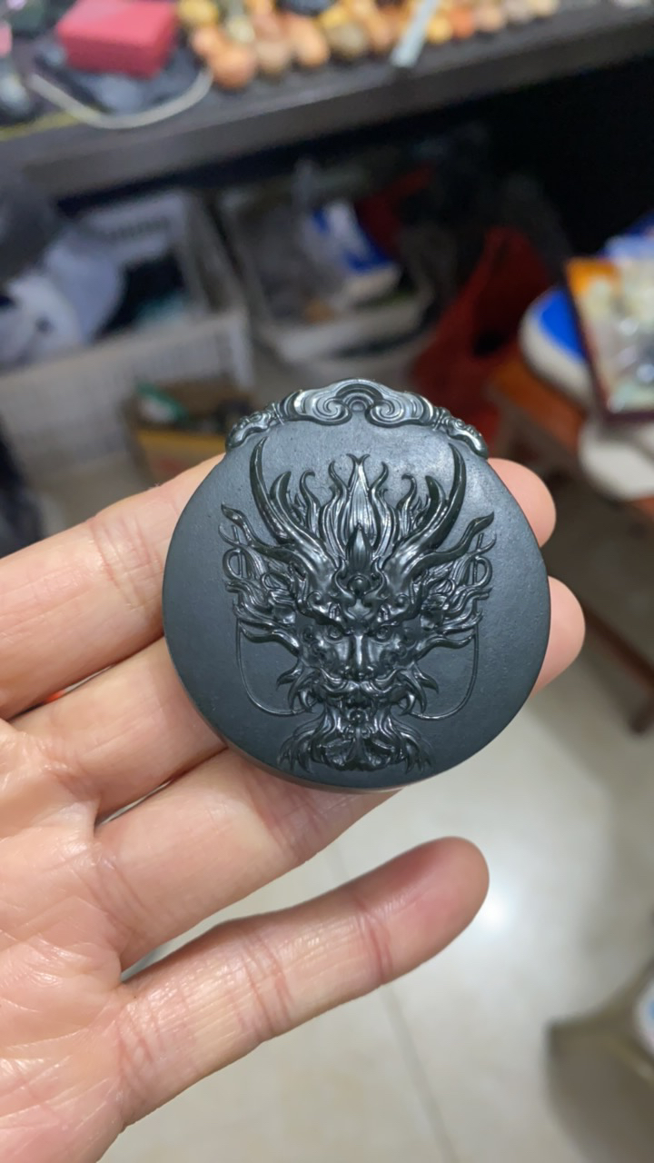 和田玉圆龙吊坠 