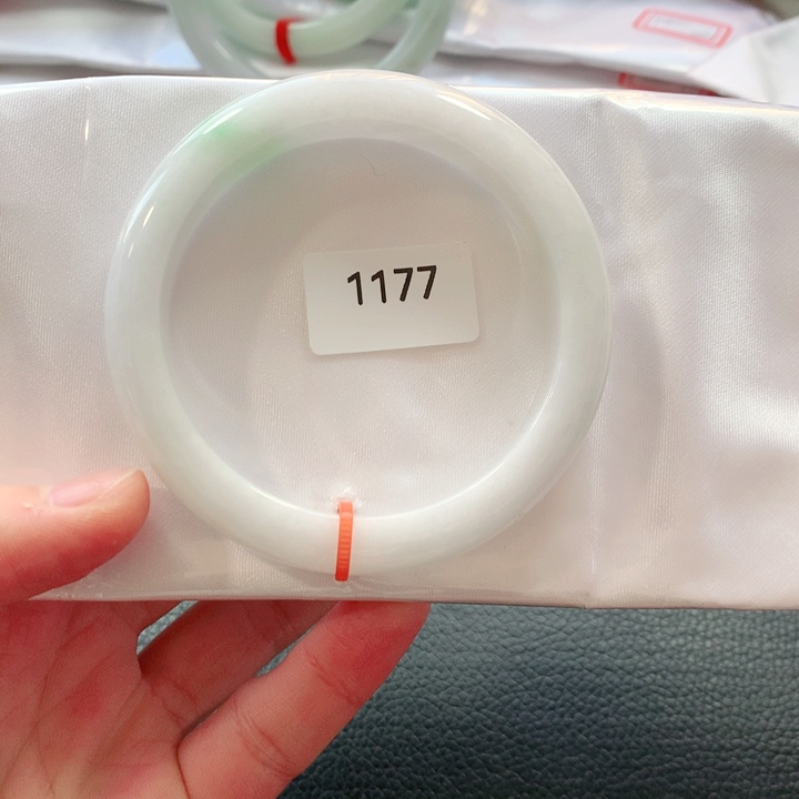 翡翠手镯未镶嵌天然翡翠手镯