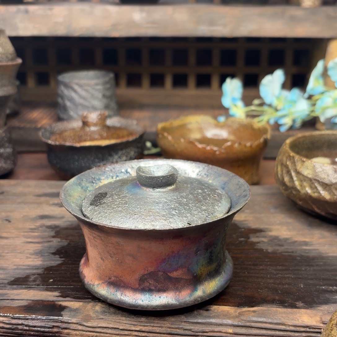 居***人荥经黑砂盖碗一只