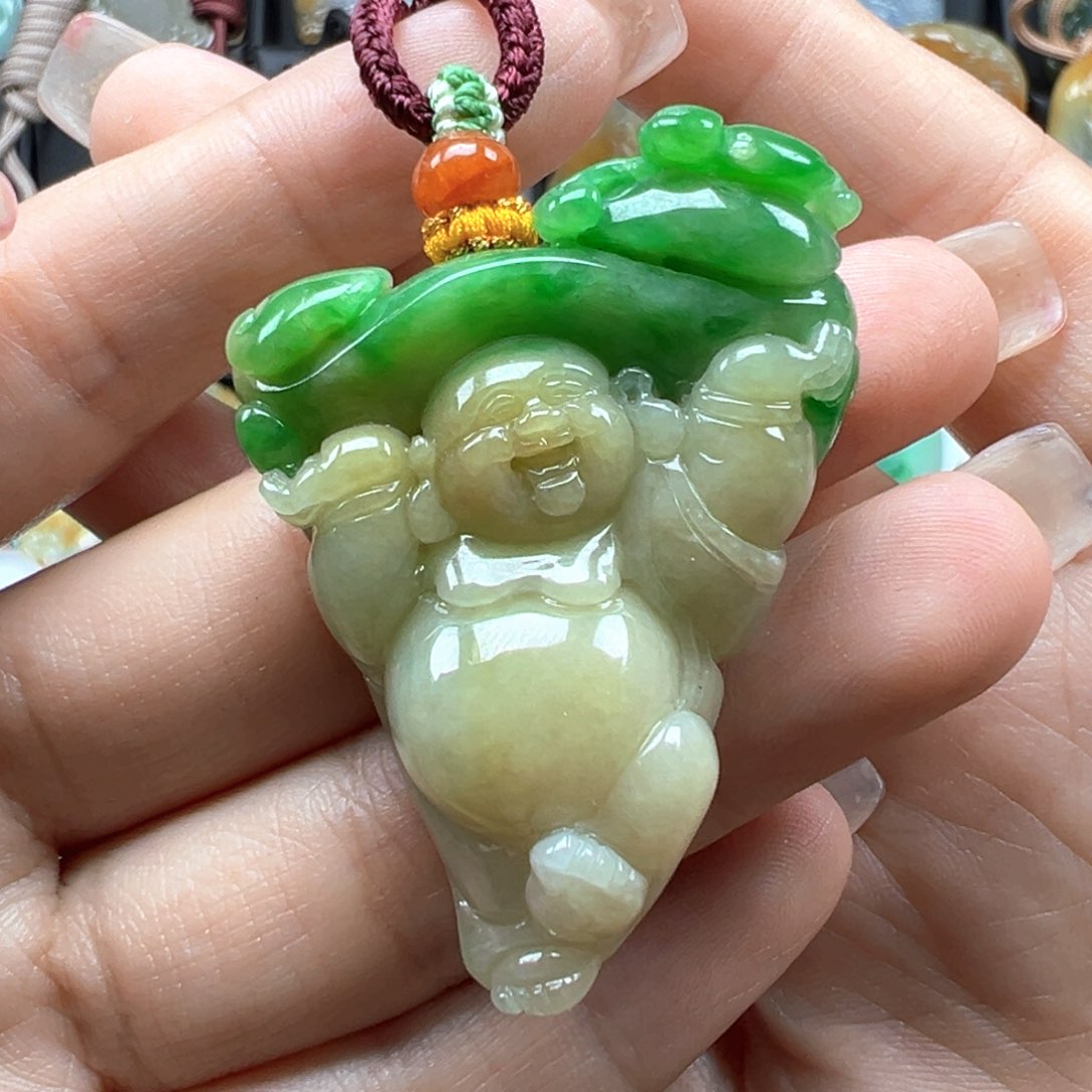 翡翠颈饰未镶嵌佛