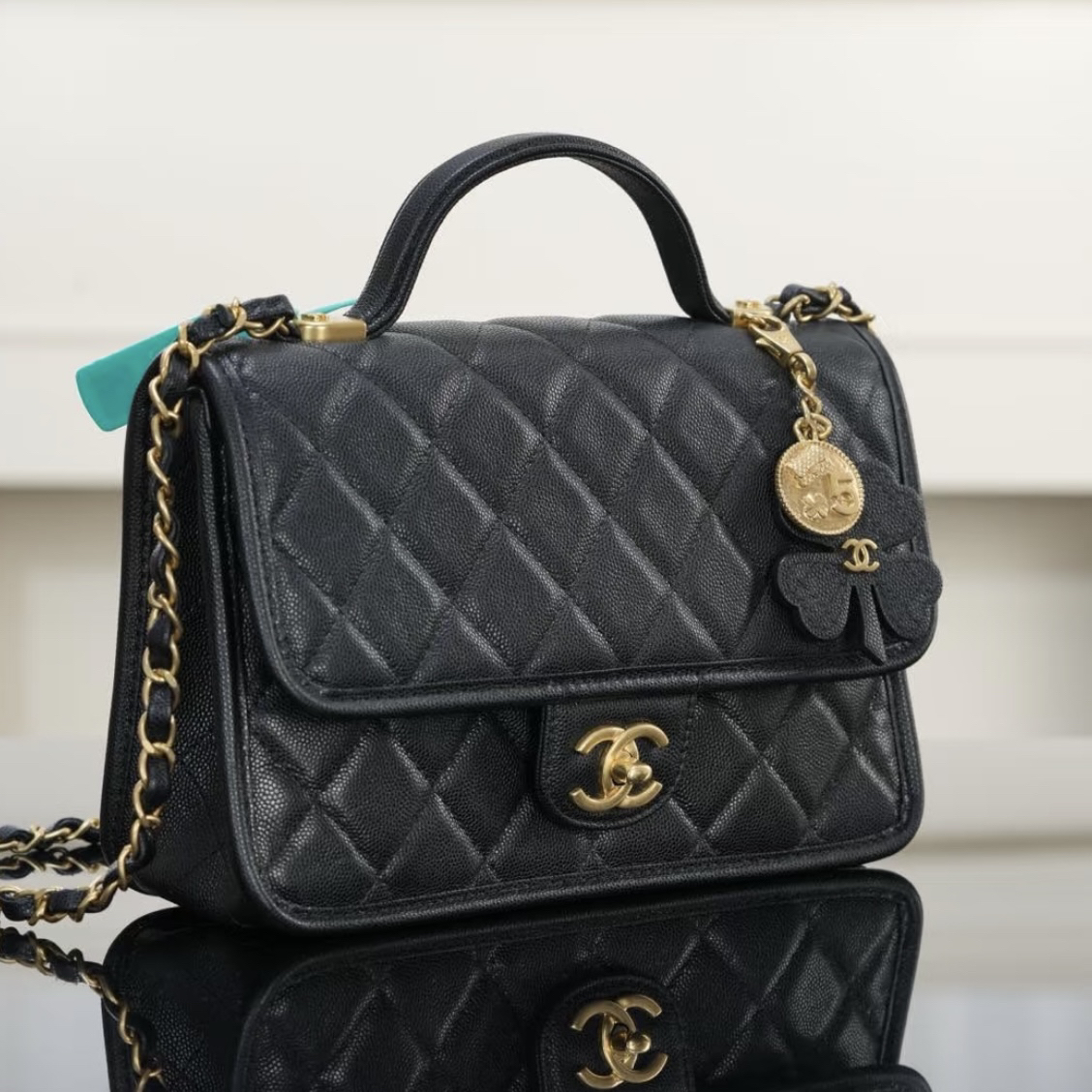 未使用 Chanel/香奈儿 青奢荟/25b手柄邮差斜挎包/87828