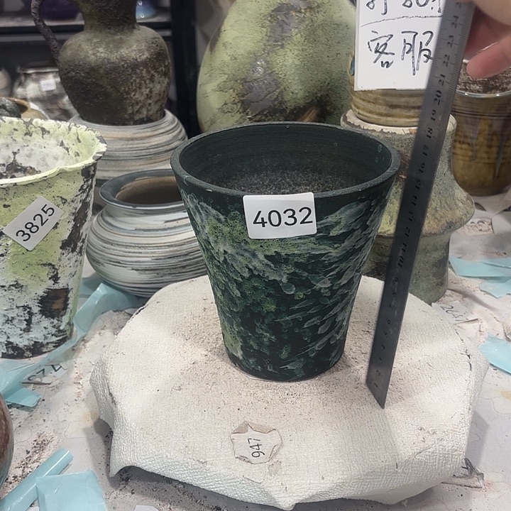 摆件高15，口14，有孔4032