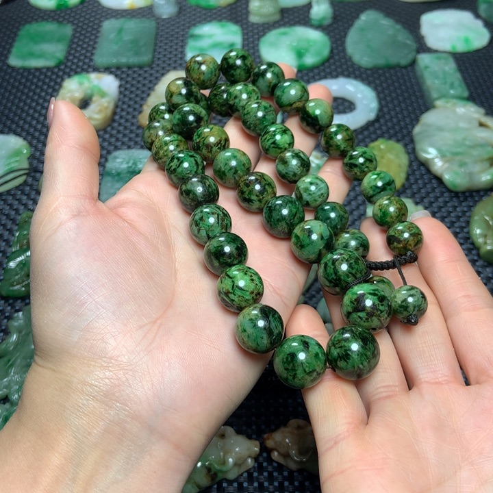 翡翠挂件未镶嵌金**言