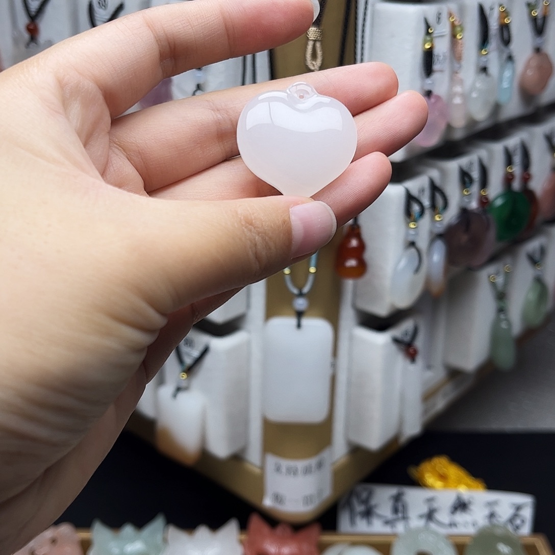 石英质玉未镶嵌颈饰
