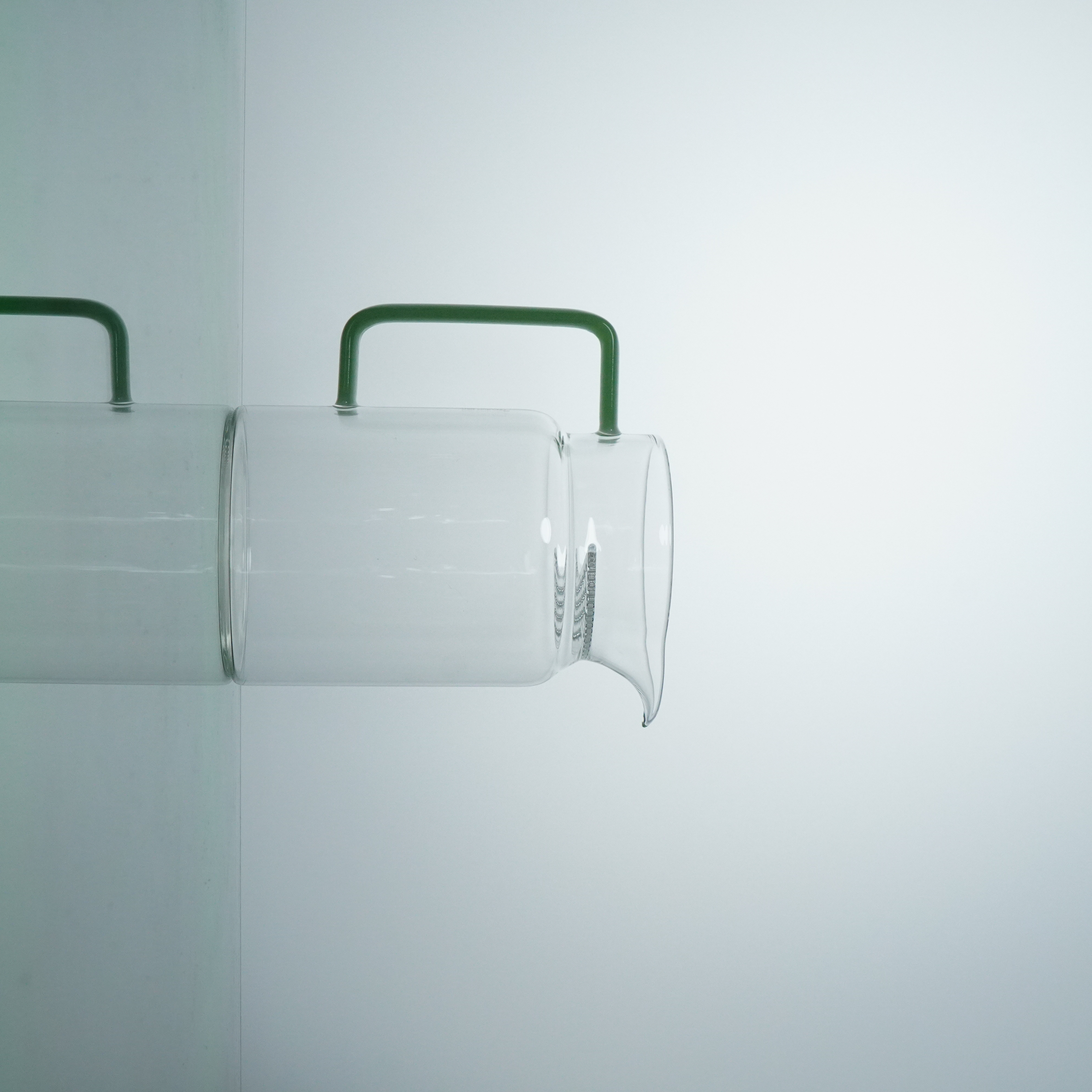 绿色把手纯人工手作月牙公道壶