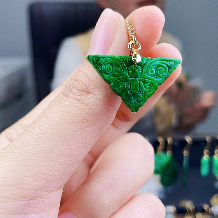 翡翠颈饰未镶嵌饰品