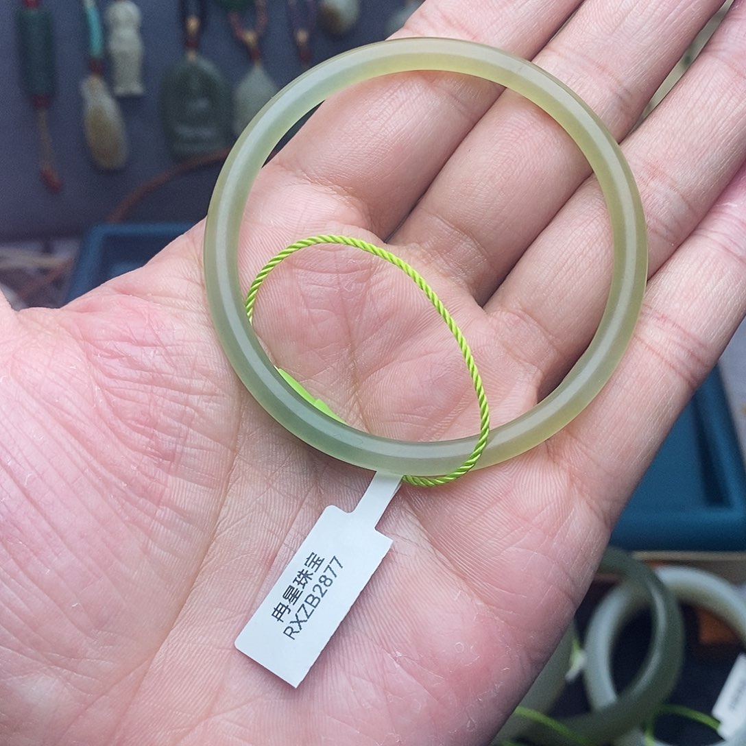 和田玉未镶嵌颈饰圈口56.6