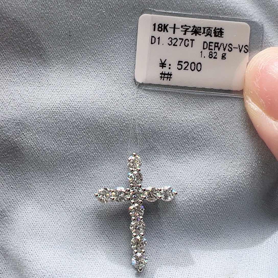 实验室培育钻石套链18K金镶嵌单颗12分，十字架吊坠k白