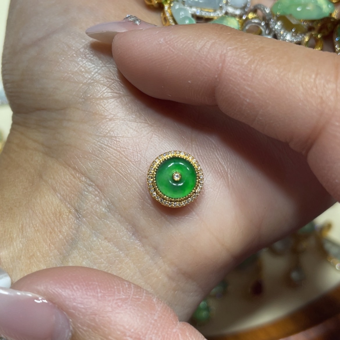 【闪购商品】翡翠吊坠(不含链)18K金镶嵌芥****』