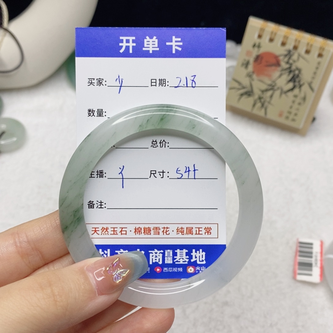 石英质玉手镯未镶嵌少*话