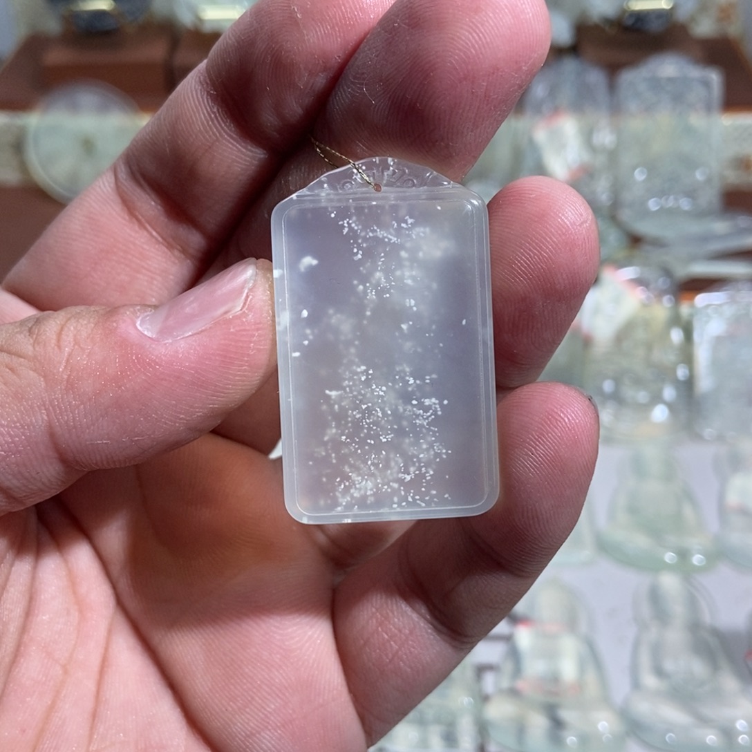 ****华蛇纹石玉未镶嵌颈饰