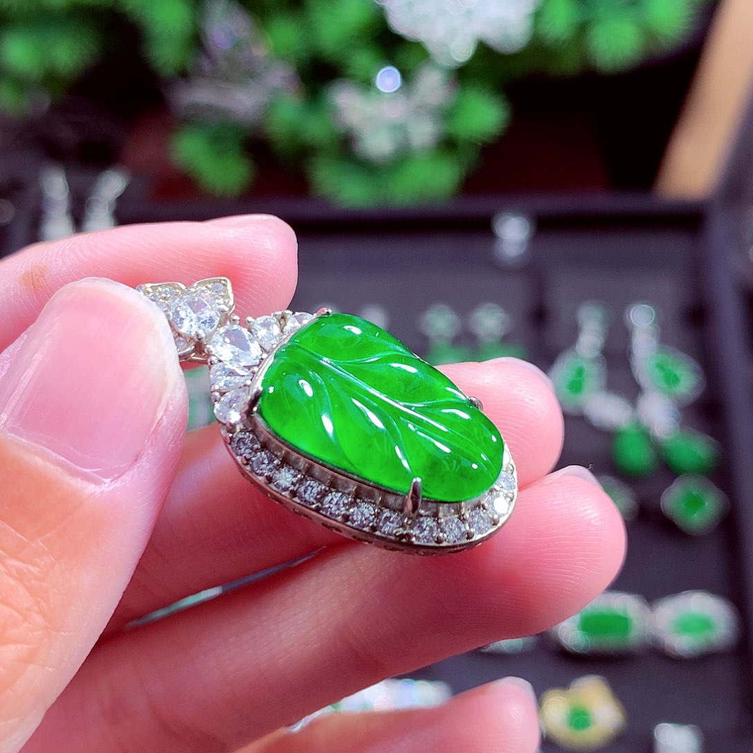 颈饰未镶嵌翡翠天然