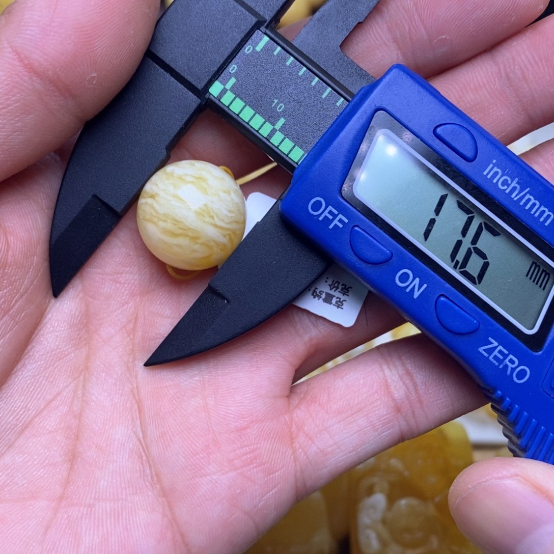 【闪购商品】蜜蜡裸石未镶嵌17+圆珠