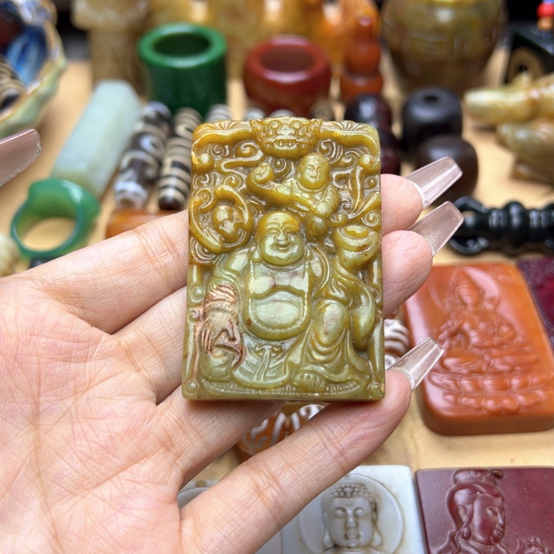 蛇纹石玉未镶嵌颈饰