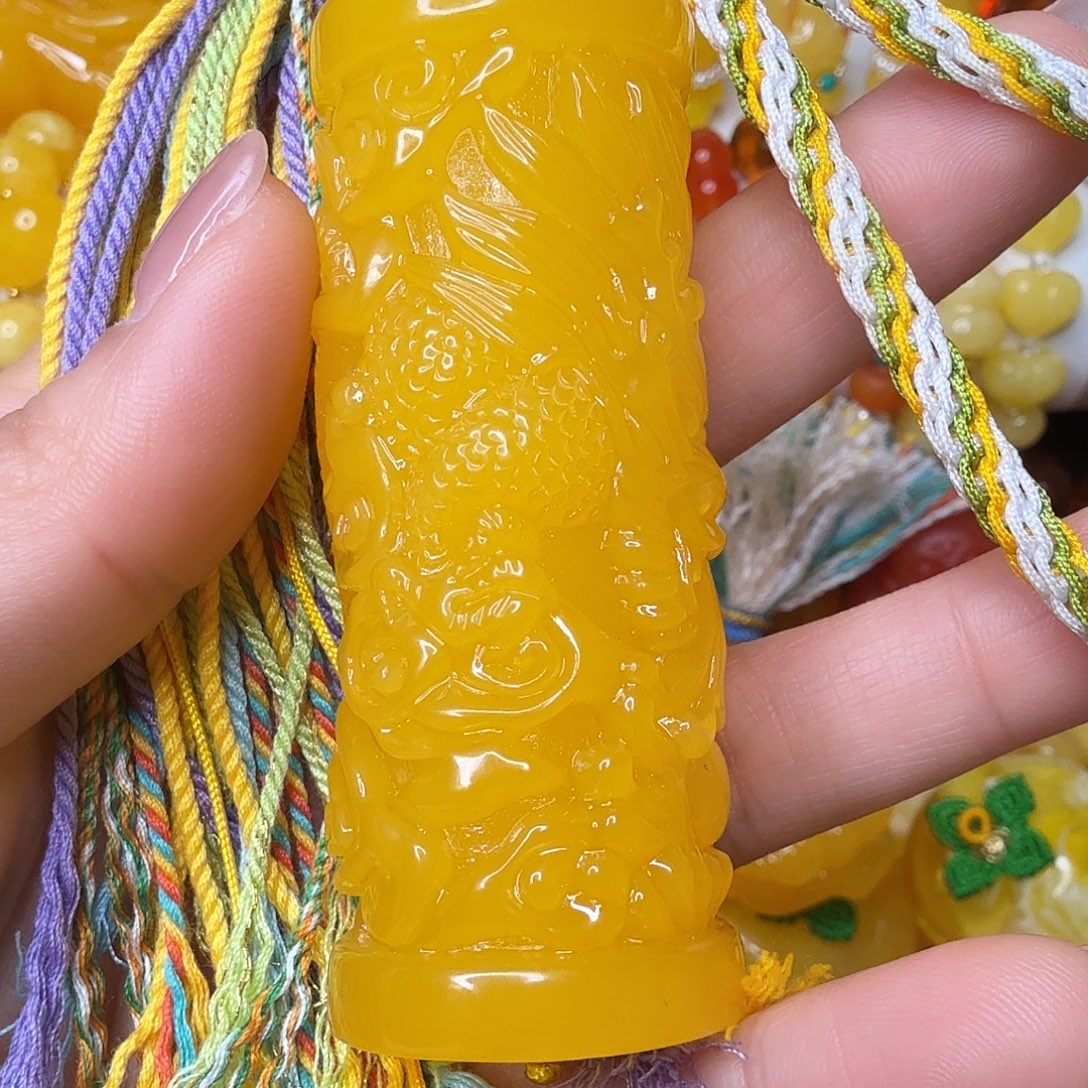 C***吖非金属龙珠手把件