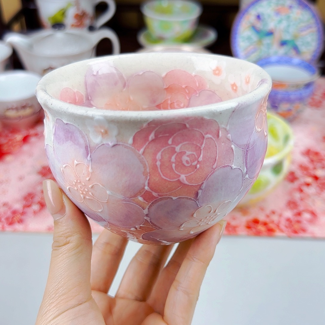 他家茶具瓷器真美！