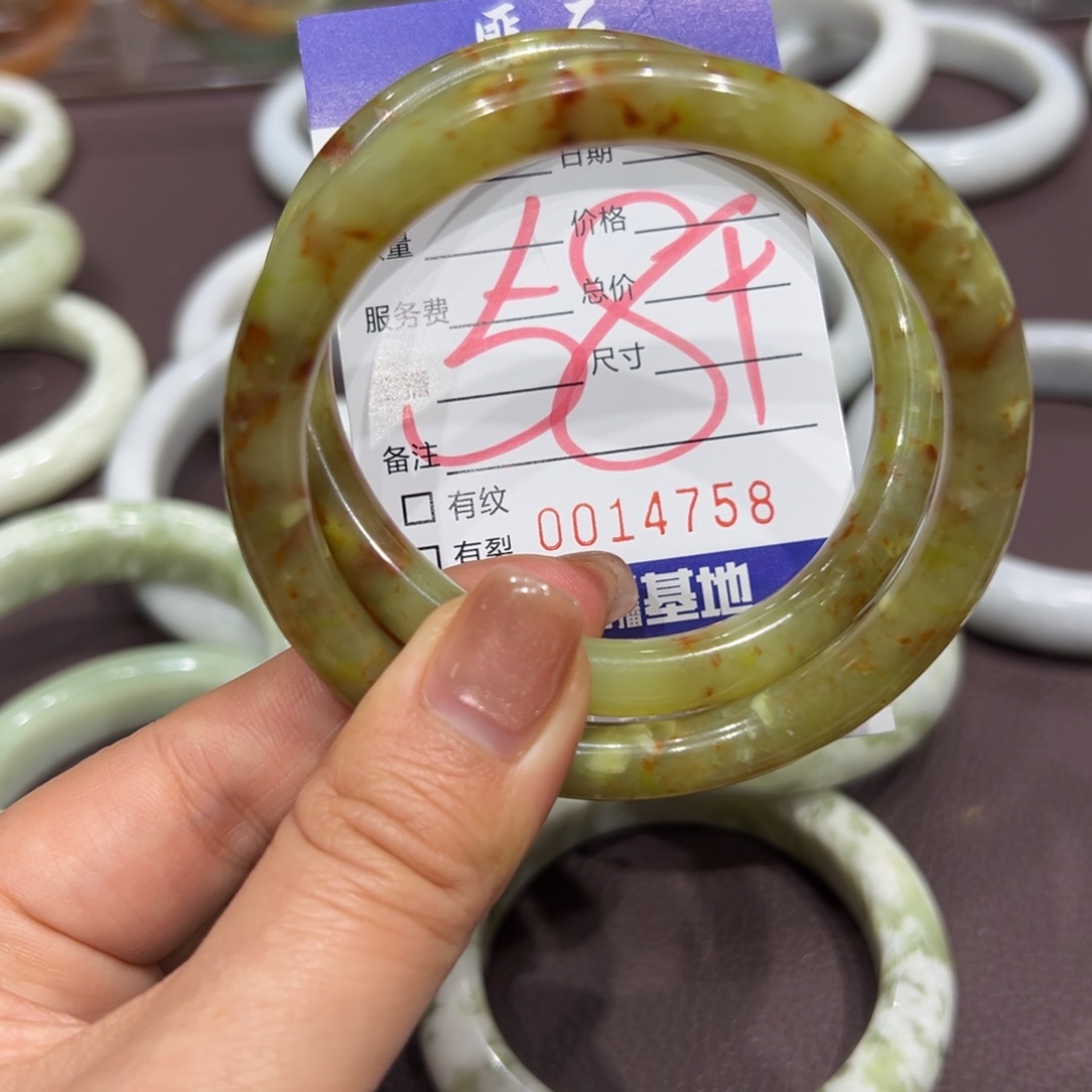 透闪石质玉手镯未镶嵌