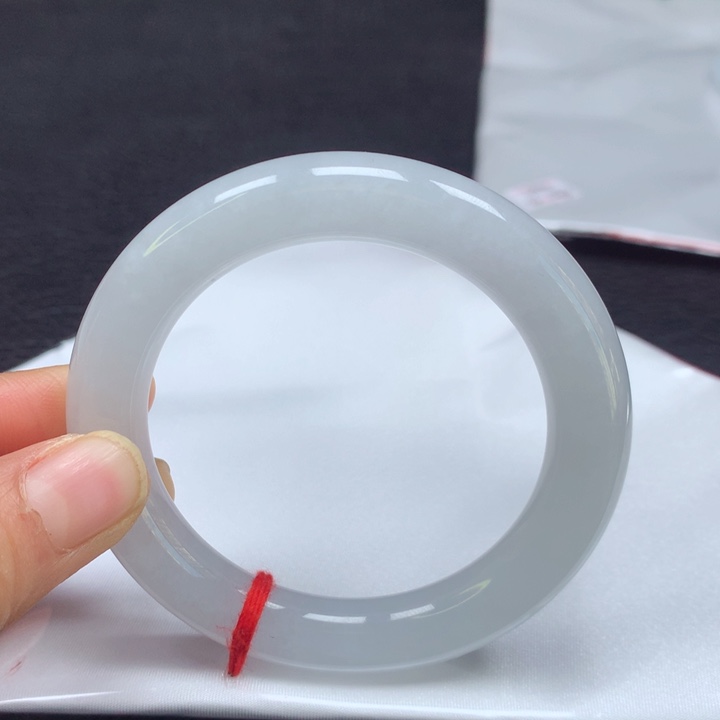 翡翠手镯（圆镯）未镶嵌54圈