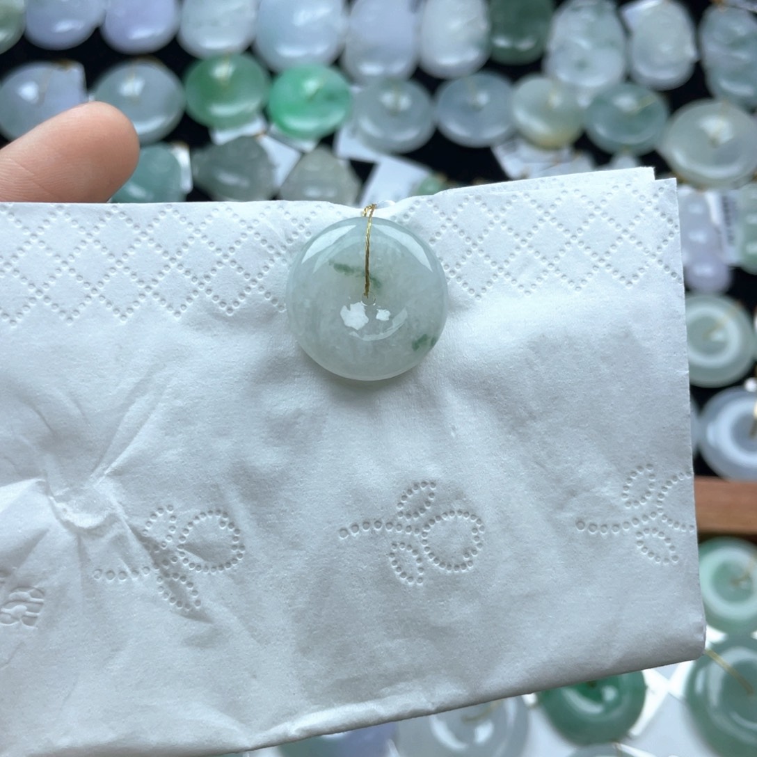 翡翠未镶嵌颈饰平安扣