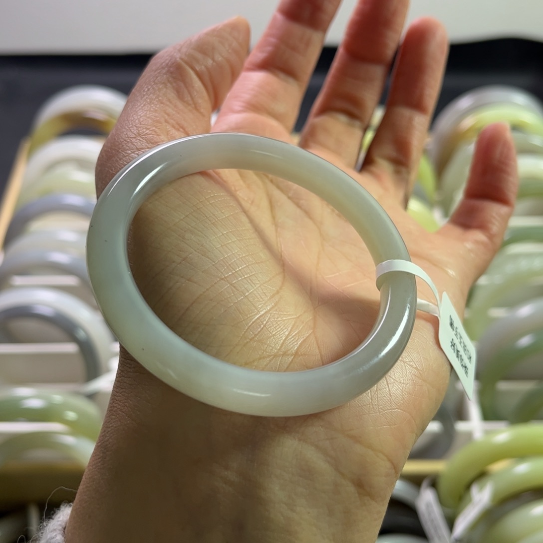 和田玉手镯52.5圈未镶嵌