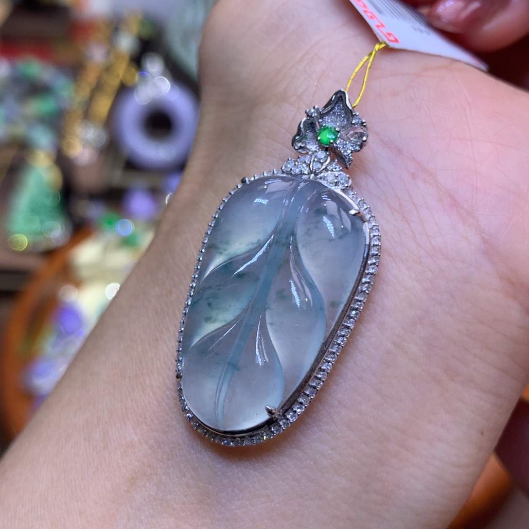 翡翠18K金镶嵌颈饰