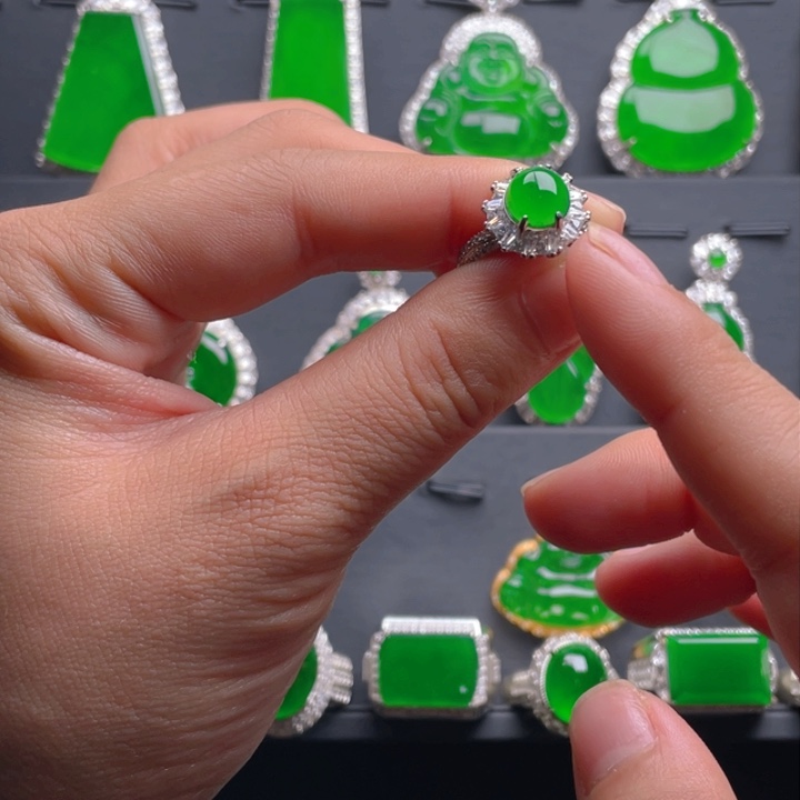 翡翠戒指未镶嵌翡翠戒指