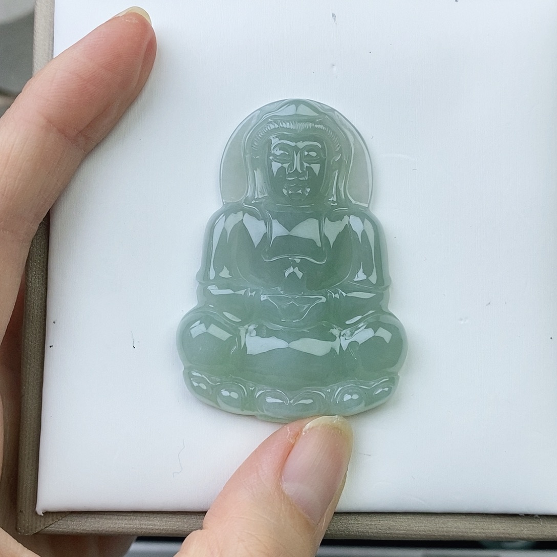 翡翠未镶嵌颈饰观音