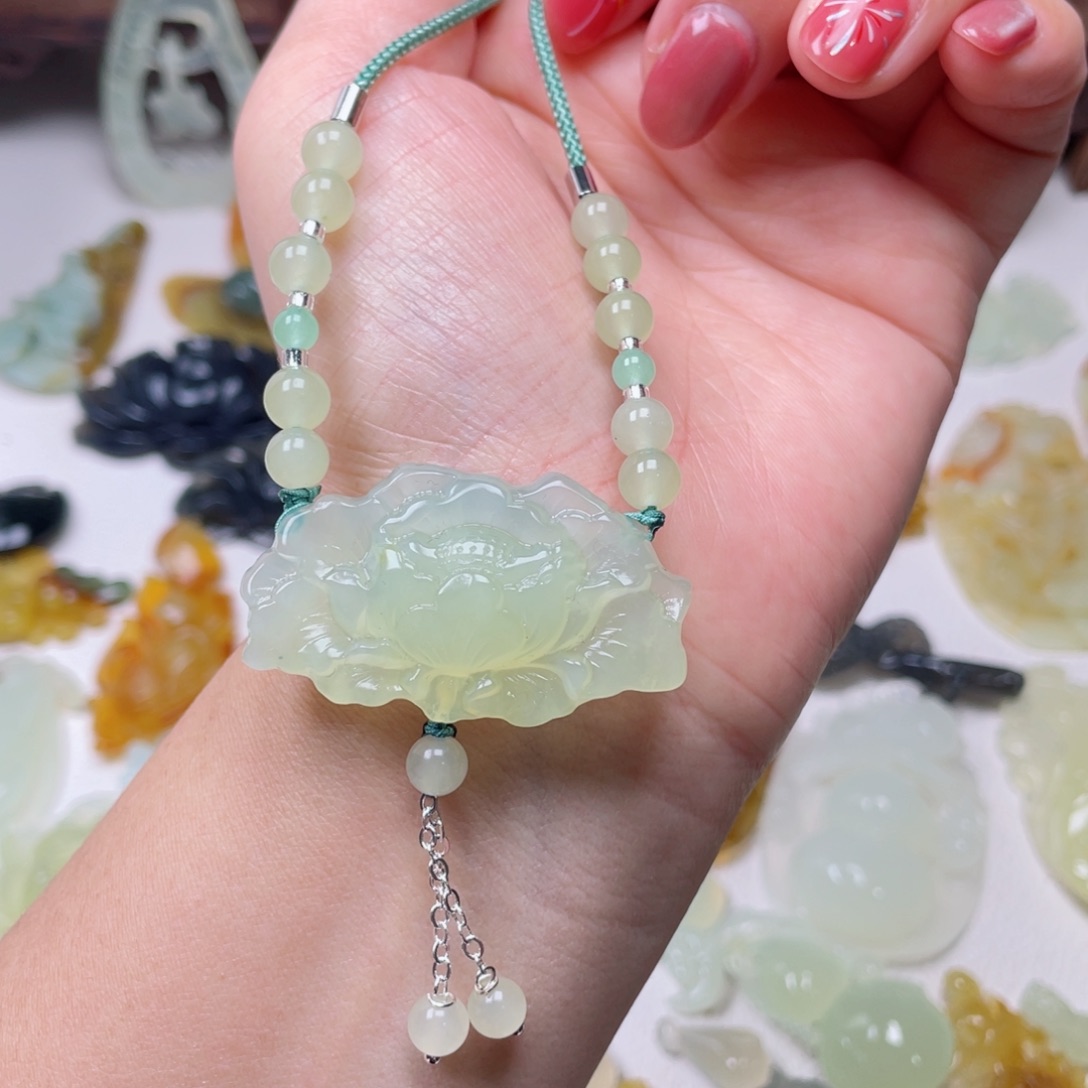 蛇纹石玉颈饰未镶嵌